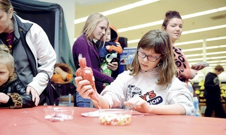 Ten-year-old Shelby Davidson decorates her Christmas cookie.