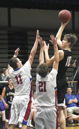 Blooming Prairie’s Jake Ressler puts up a hook shot against Southland in BP Monday. Rocky Hulne/sports@austindailyherald.com