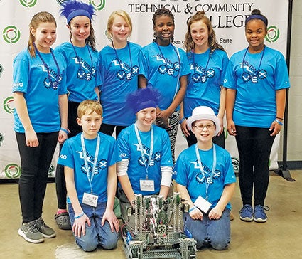 Robot Dolphins gear up for a riveting season of live robotics competitions  - CUSD Insider