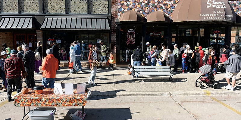 Photos: Tricks and treats come to downtown Austin – Austin Daily Herald